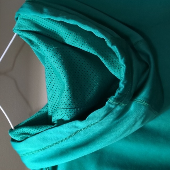 Nike Therma Fit Hoodie with Big Swoosh - Picture 7 of 7